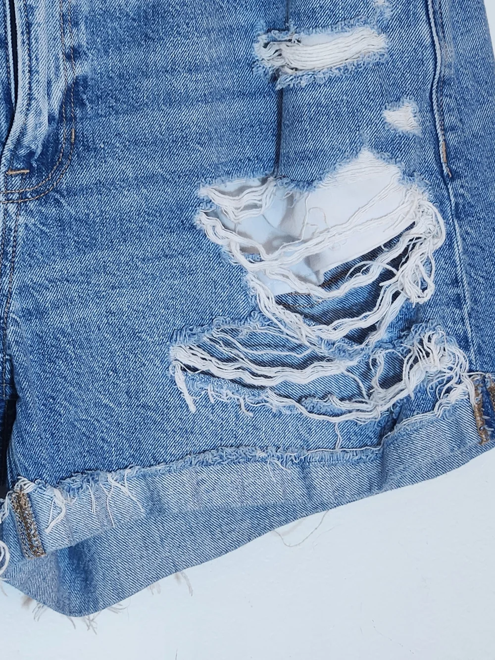 American Eagle Tomgirl Distressed Denim Shorts Medium Wash Size 14